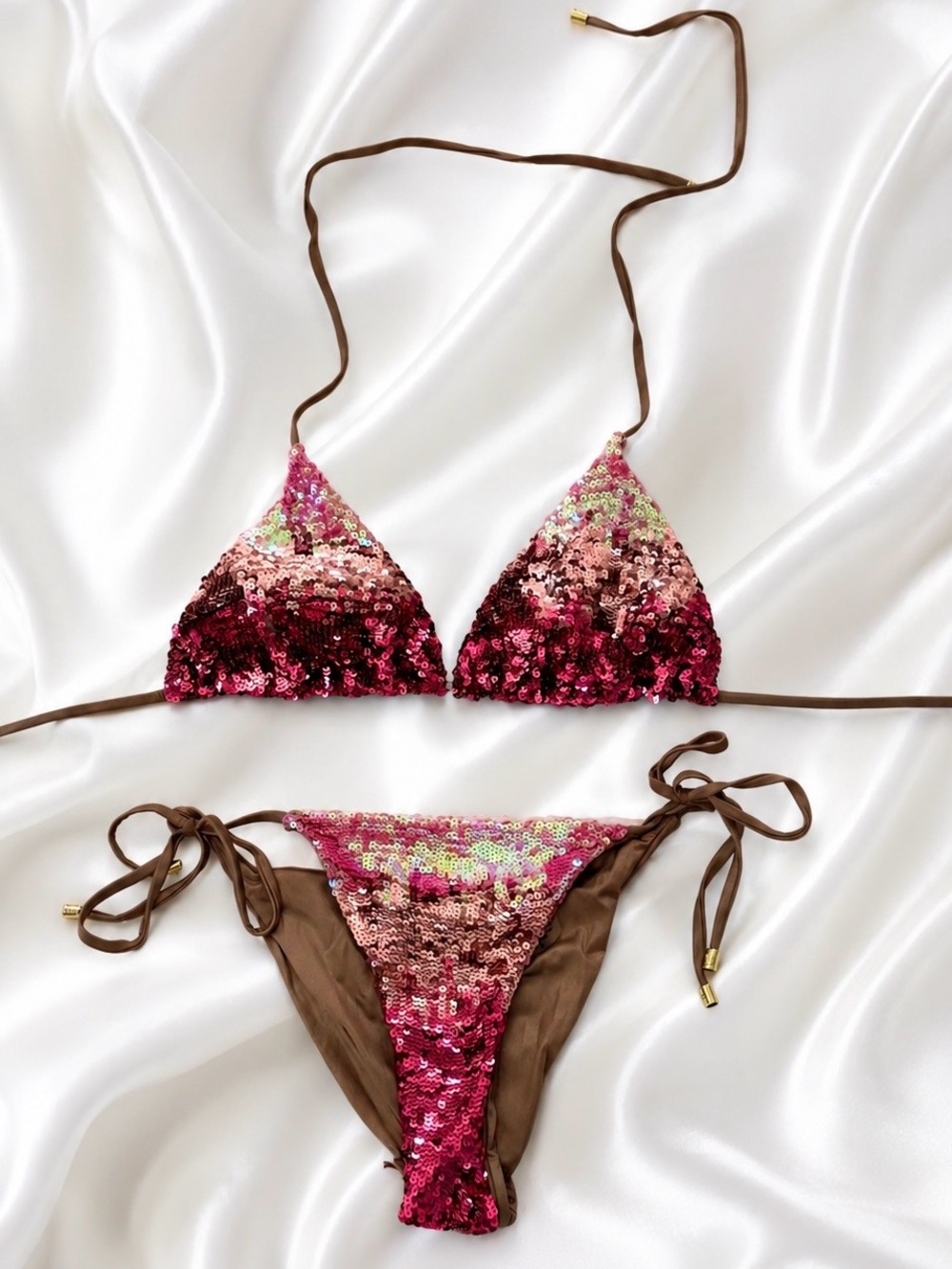 BEACH BUNNY SWIMWEAR - ARIEL TIE SIDE BOTTOM
MEDIUM - New with Tag - Shiny Pink